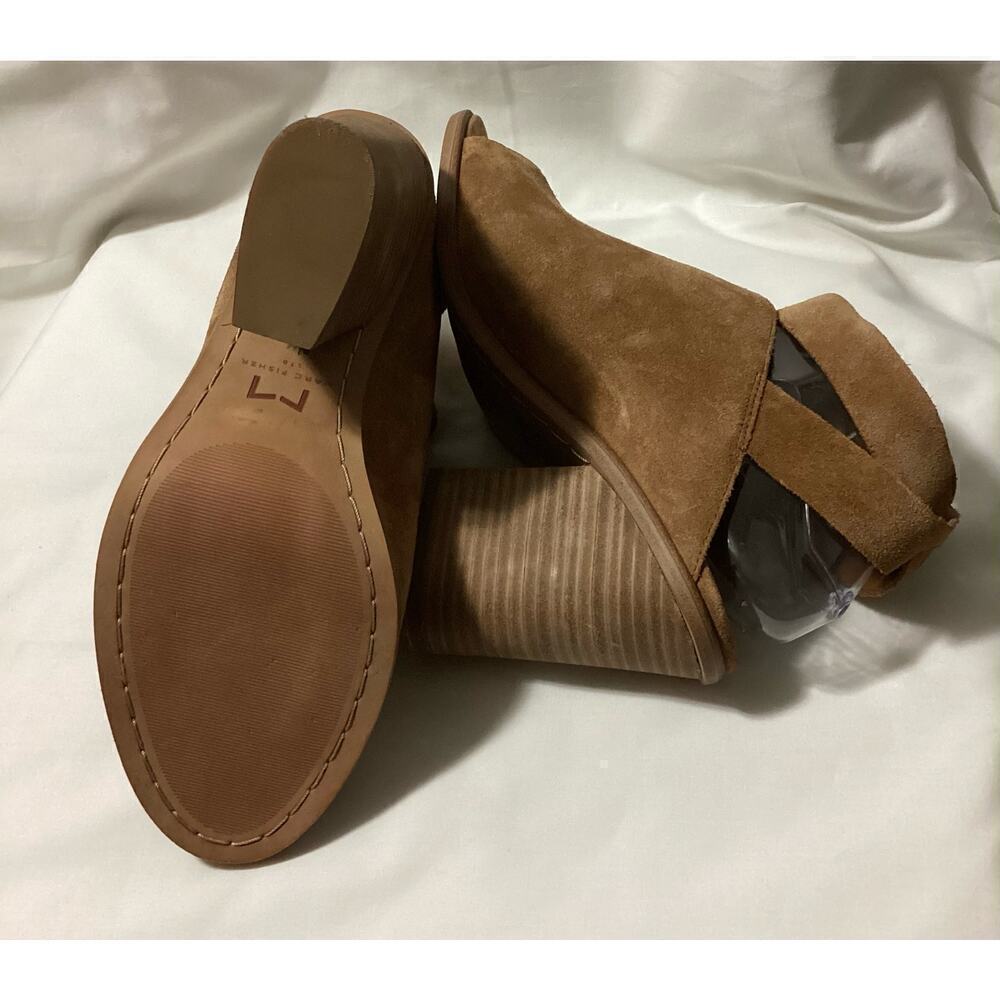 Marc fisher Suede, block heel, peep toe, buckle strap closure sandals - Picture 5 of 6